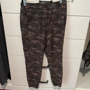 Farallon Joggers, green camo